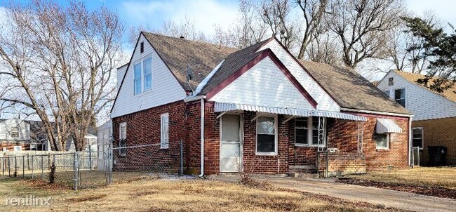 Building Photo - 4 br, 1 bath House - 1658 N. Bluff