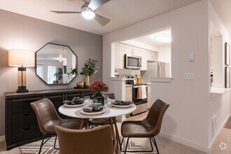 2BD, 2BA - 921SF - Meridian Pointe Apartment Homes