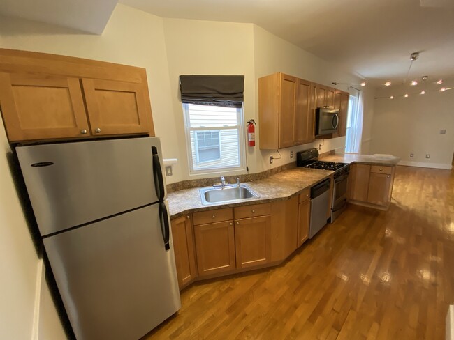 Kitchen - 106 Duncan Avenue