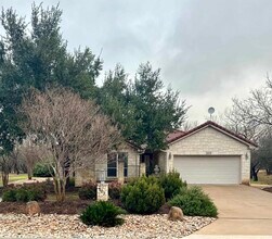 Building Photo - 203 Hi Cir W