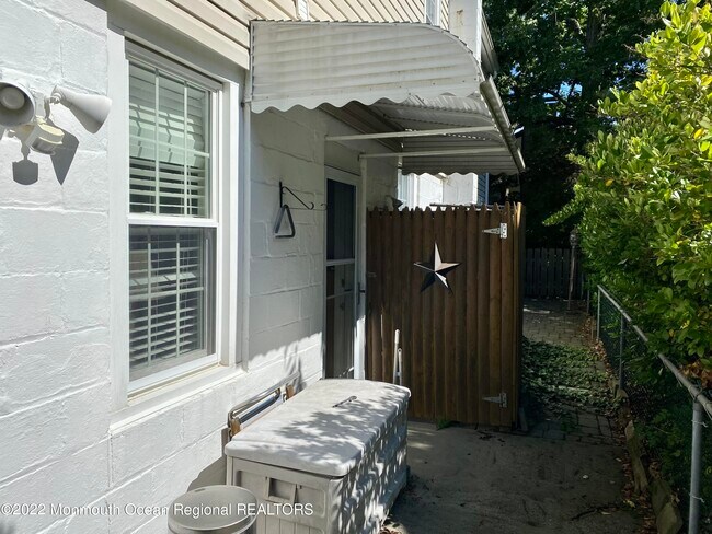 Building Photo - 330 Norwood Ln