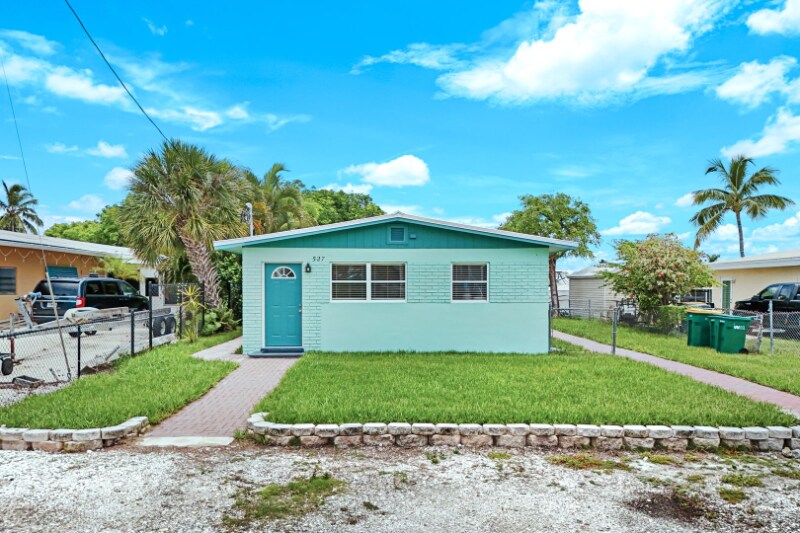 Primary Photo - 527 Goodland Dr