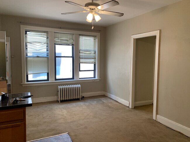 Building Photo - 537 W Deming Plz