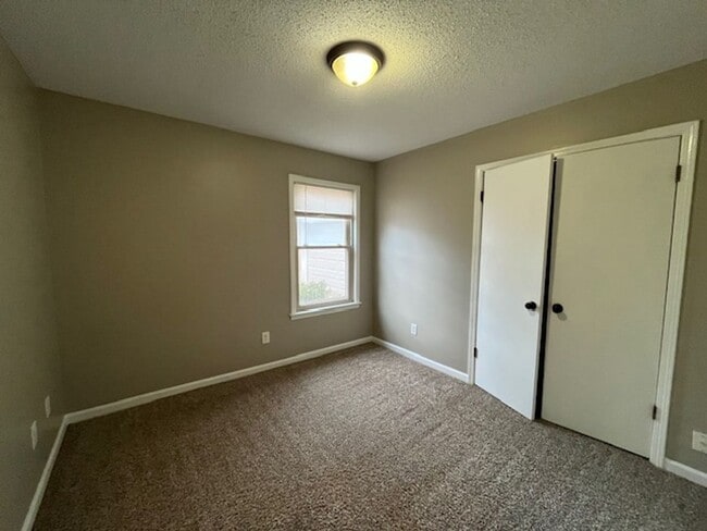 Building Photo - Renovated 3 Bedroom 2 Bath Home with 2 Car Garage for Rent!!