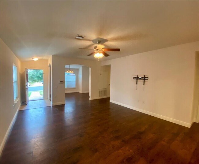 Foto del edificio - 5901 Nelson Oaks Dr