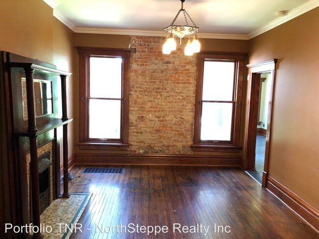 Building Photo - 4 br, 2 bath Apartment - 1023 Neil Ave