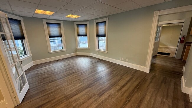 Building Photo - 36 Wakefield St