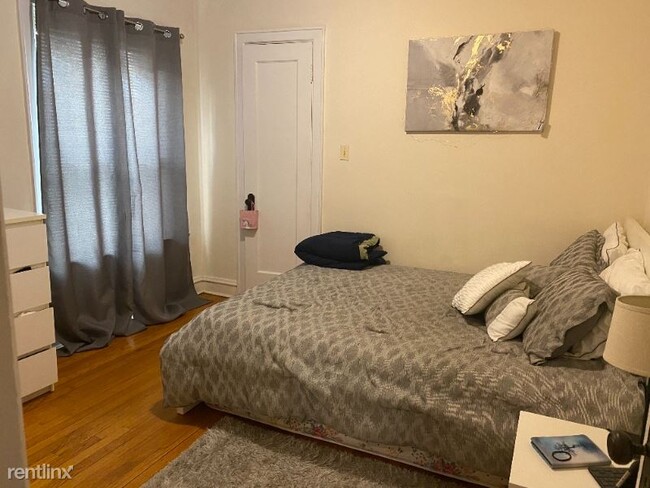 Building Photo - 1 br, 1 bath Apartment - 5470 S Harper