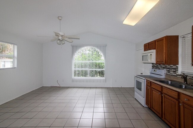 Building Photo - Nokomis Annual Duplex for Rent