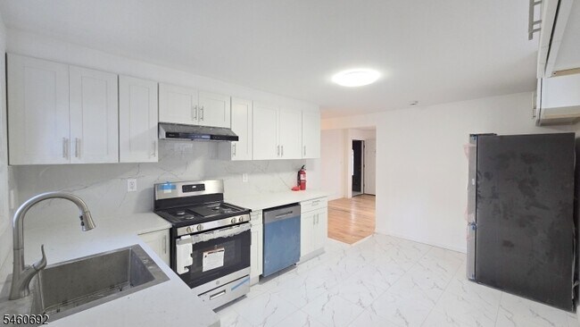 Foto del edificio - 76 Baldwin Pl