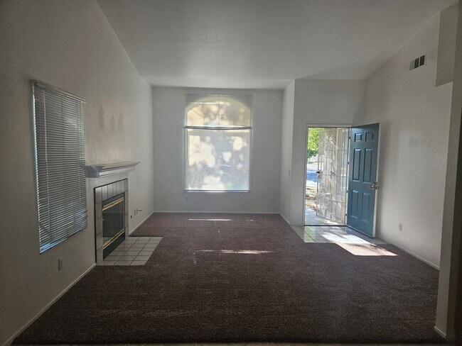 Foto del edificio - 3 BEDROOM VICTORVILLE HOME
