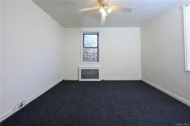 Building Photo - 4 Sadore Ln