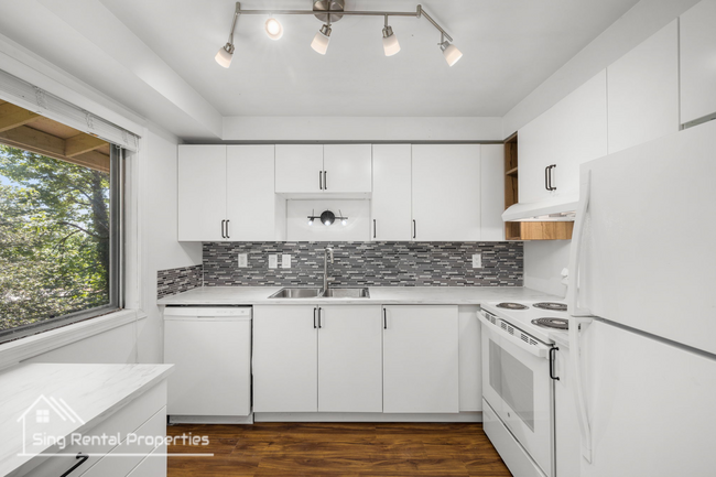 Foto del edificio - 4495 Riverview Ave