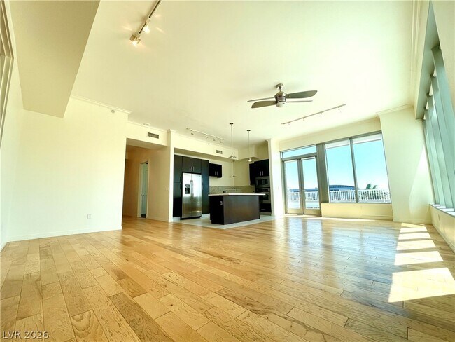 Foto del edificio - 360 E Desert Inn Rd