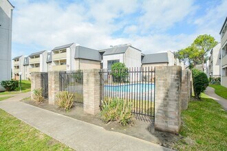 Building Photo - 8519 Hearth Dr