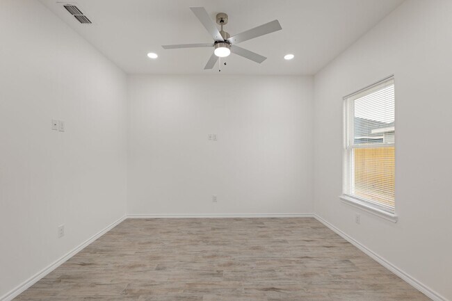 Foto del edificio - 2326 Summit Rd