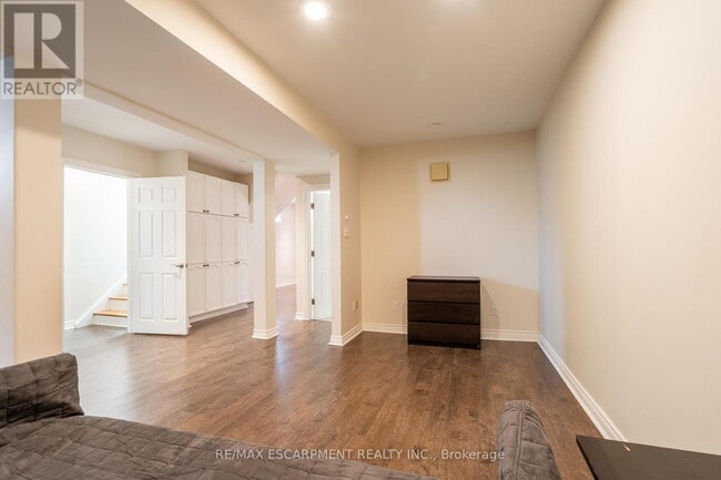 Building Photo - 2400 Whaley Dr