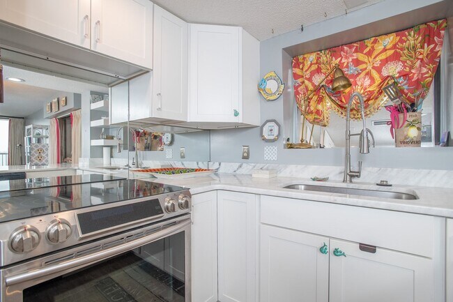Foto del edificio - Waterfront Condo Available for Long Term R...