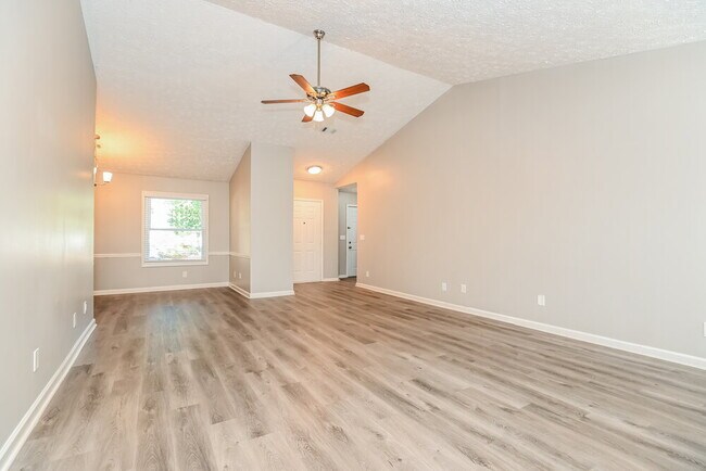 Foto del edificio - 923 River Rock Dr