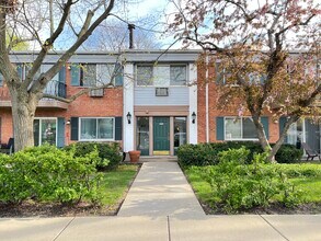Building Photo - 703 Falcon Dr