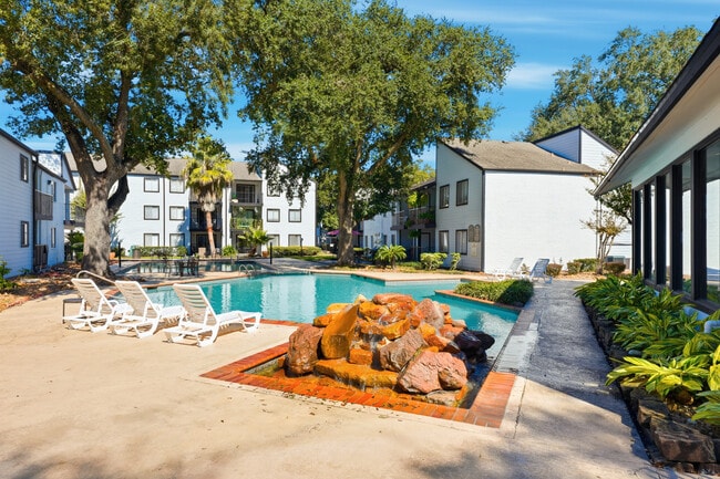 Building Photo - Woodtrail Apartment Homes