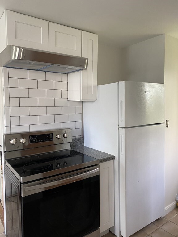 18 Becket St Unit 1, Salem, MA 01970 Room for Rent in Salem, MA