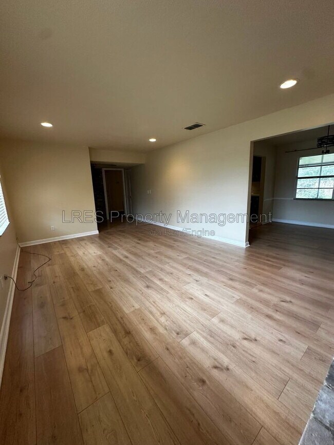 Building Photo - 2719 Merrie Oaks Rd