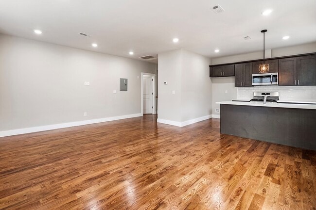 Building Photo - 9-11 Marie Pl