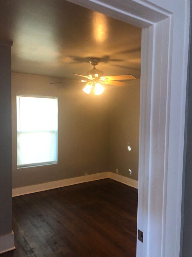 Foto del edificio - 1406 N Rosedale Ave