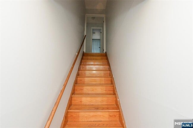 Photo - 421 Leonhardt Dr House