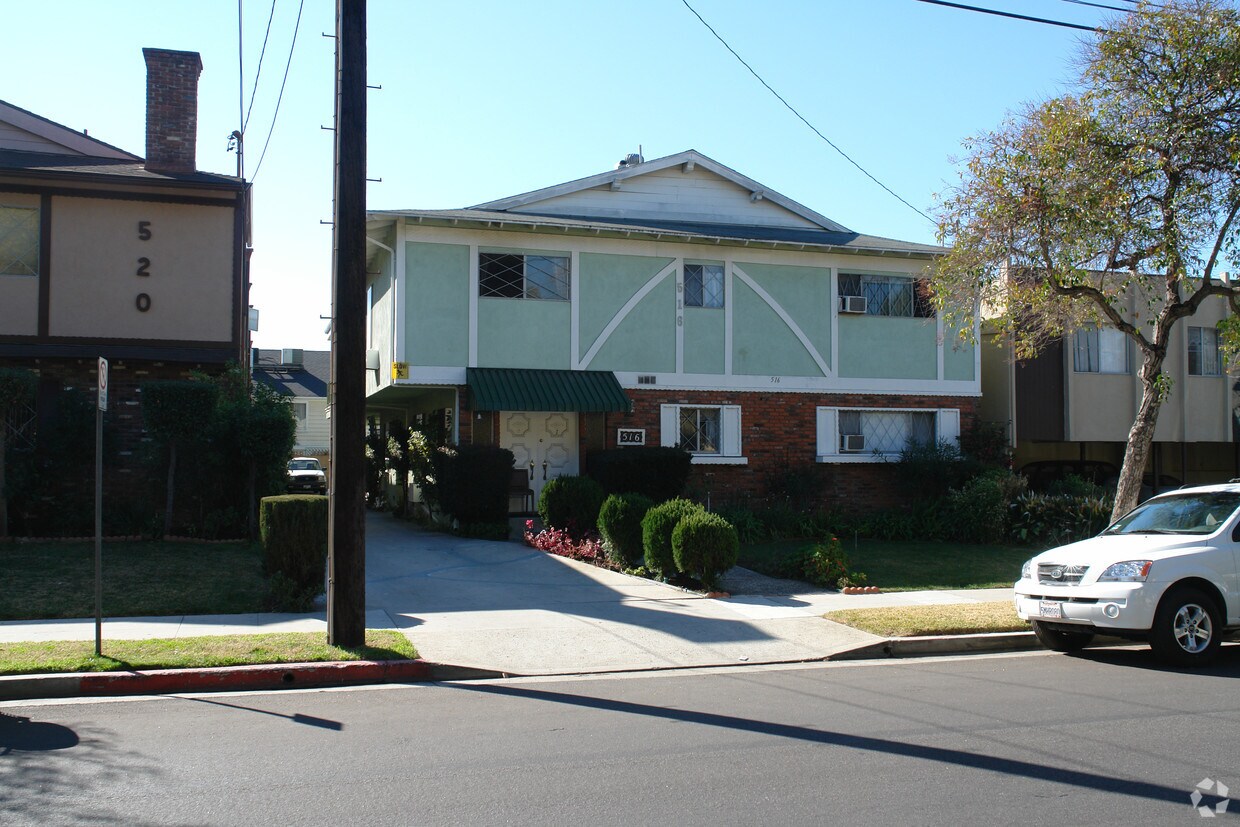 Primary Photo - 516 E Maple St