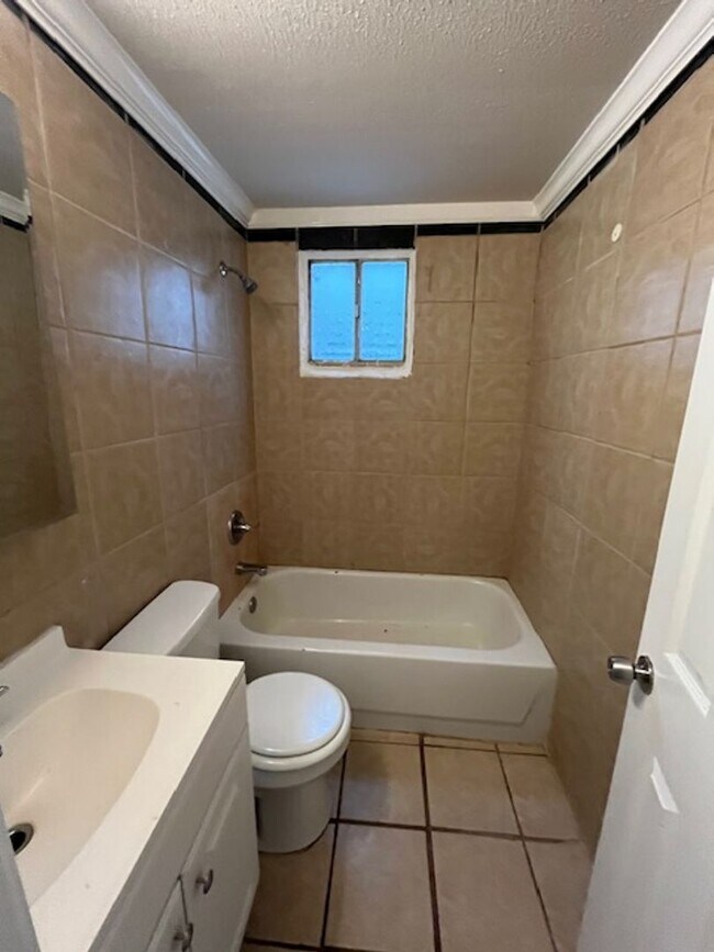 Foto del edificio - 728 N Broadway