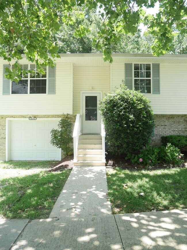 Foto del edificio - Spacious 3-Bedroom Single-Family Home in E...