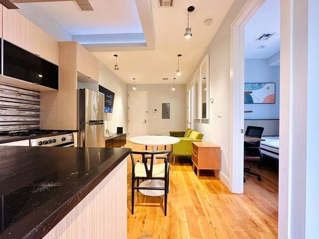 Building Photo - HDTV Room, Laundry, AC, 26 mins to Manhattan #510