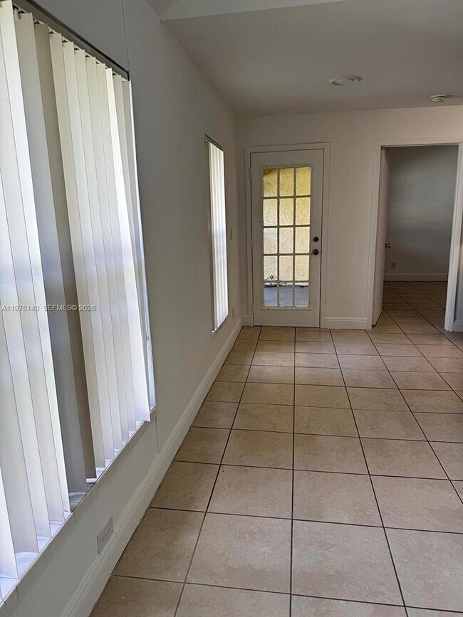 Foto del edificio - 8735 NW 39th St