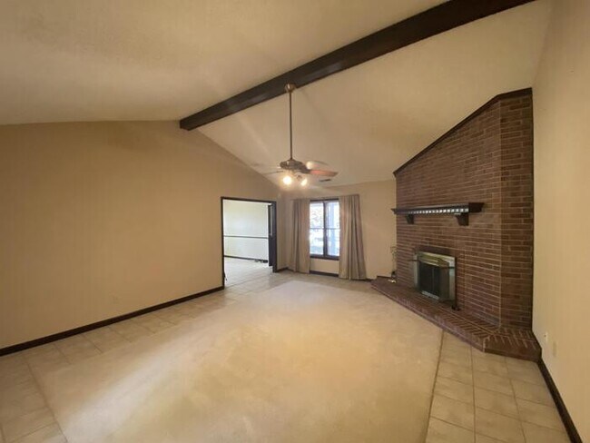 Building Photo - 100 Woodfield Dr