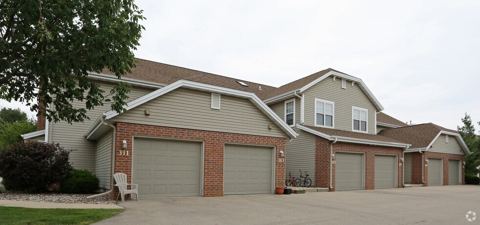 Prairie Oaks Apartments