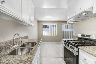 Building Photo - 1234 Wellesley Ave Building Photo - 1234 Wellesley Ave