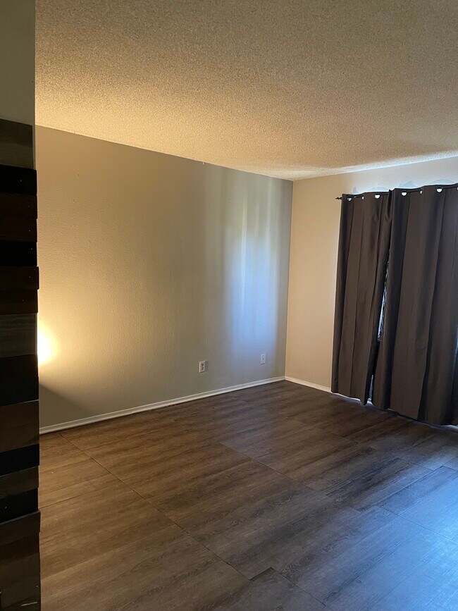 Dormitorio - 960 E Bonita Ave