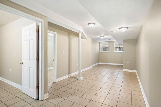 Building Photo - 4851 S Prairie Ave | Jim Sears