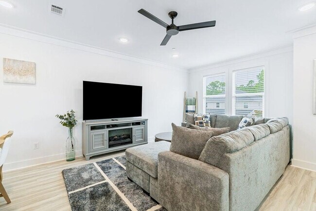 Building Photo - 125 Blue Eden Lp