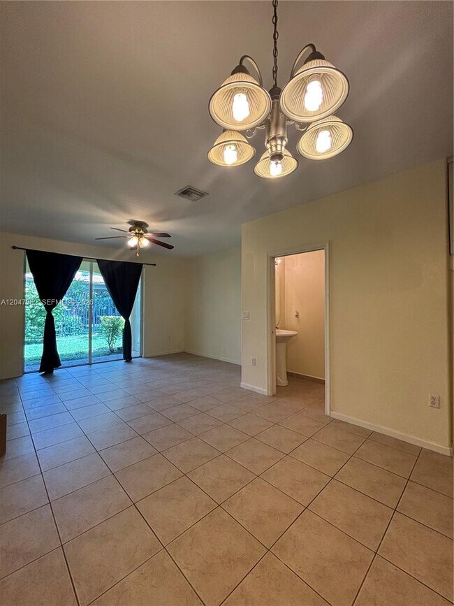 Foto del edificio - 2549 SW 83rd Terrace