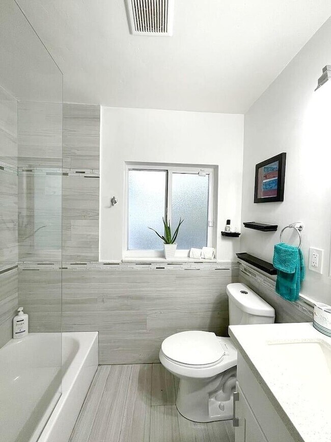 Foto del edificio - 1440 NW 7th Ter