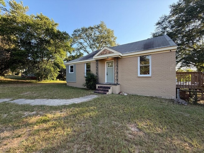 Building Photo - Cozy 2BR Renovated Cottage w/Deck + Fenced...