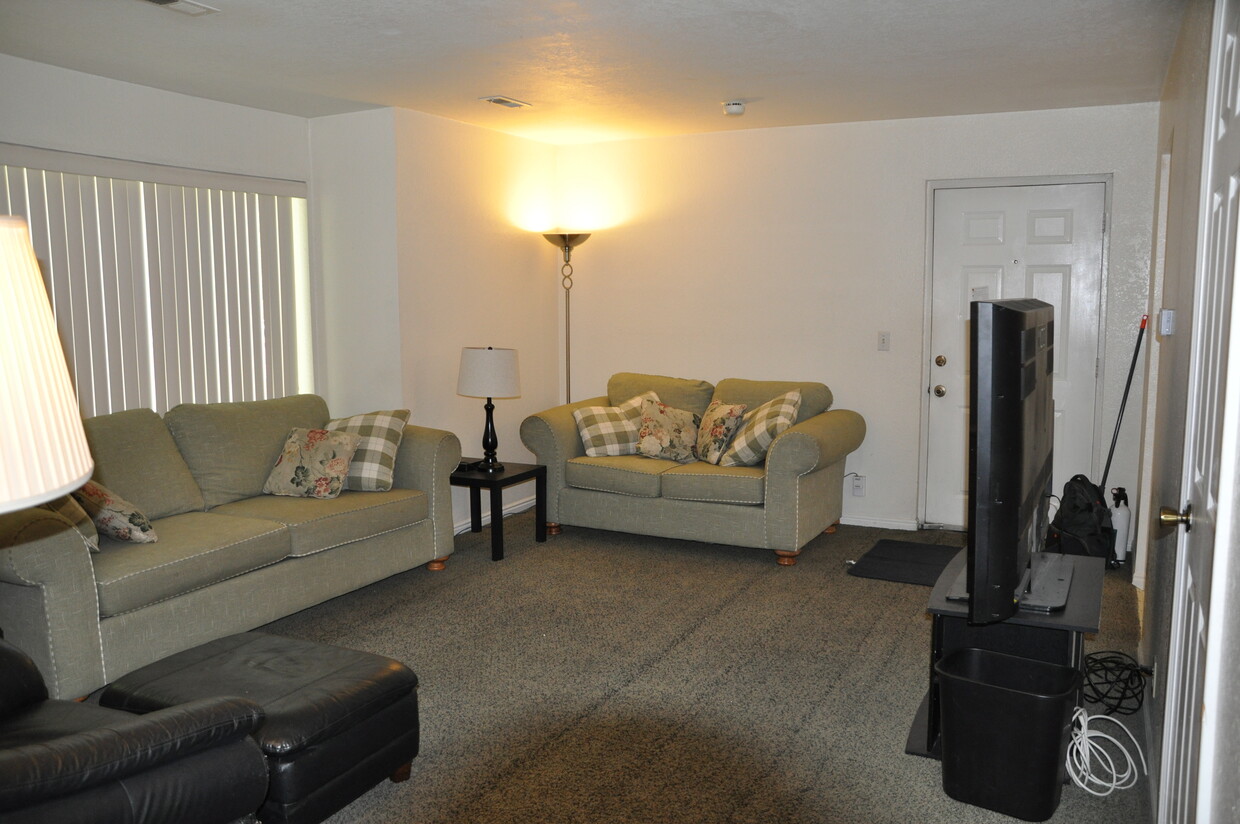 Primary Photo - 761 E 820 N