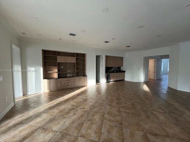 Building Photo - 2422 S Miami Ave