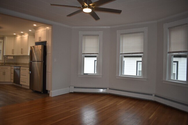 Building Photo - 283 Sutton St