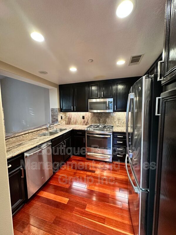 Building Photo - 722 Timberwood