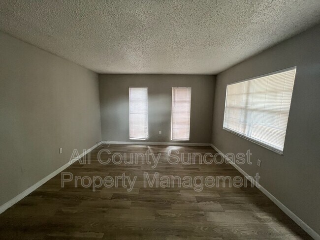 Foto del edificio - 6570 66th Ave N