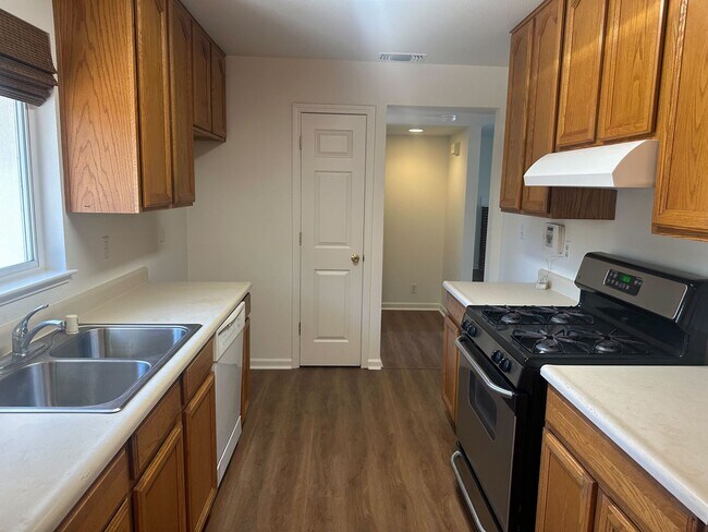 Building Photo - Charming 3-Bedroom Home with Boat/RV Acces...